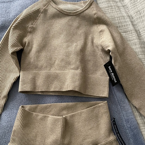 Bare District Workout Set - Picture 3 of 4